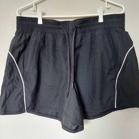 lululemon athletica Black Athletic Shorts - Picture 2 of 7